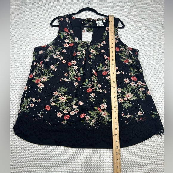 Janet Chung Black Floral Sleeveless Top with in the Back. Size 2X - Picture 6 of 8